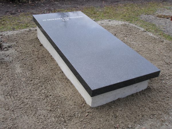 Enkel monument E84