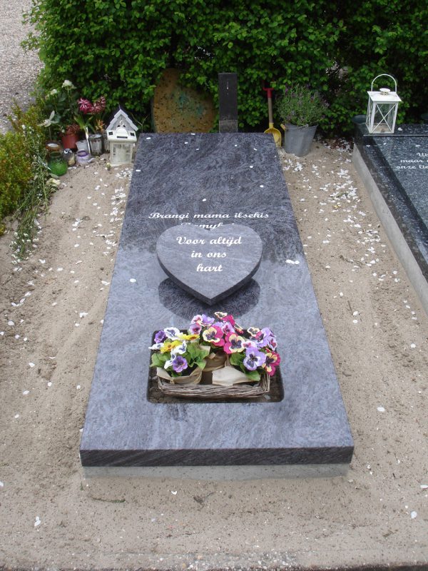 Enkel monument E93